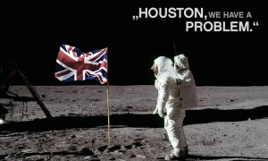 astronautas americanos en la luna encontrando la bandera británica