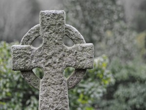 cruz celta antigua de piedra